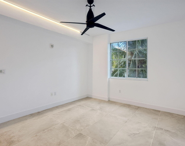250 Ne 3rd Avenue - Photo Thumbnail 6