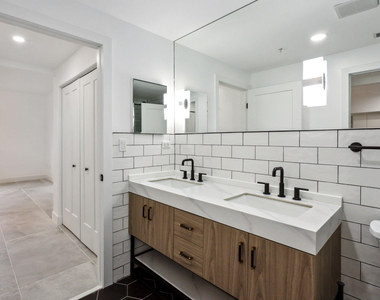 250 Ne 3rd Avenue - Photo Thumbnail 8