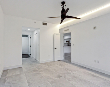 250 Ne 3rd Avenue - Photo Thumbnail 5