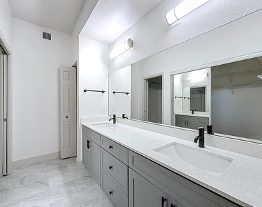 3180 N Haverhill Road - Photo Thumbnail 9