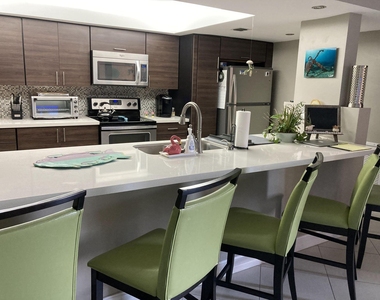 2455 Lindell Boulevard - Photo Thumbnail 2