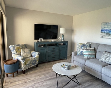 2455 Lindell Boulevard - Photo Thumbnail 5
