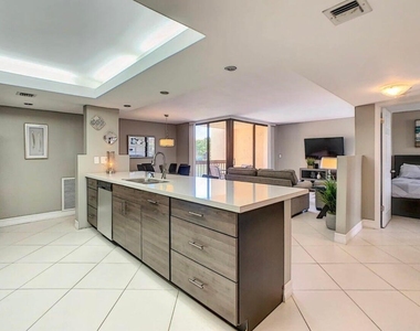 2455 Lindell Boulevard - Photo Thumbnail 1