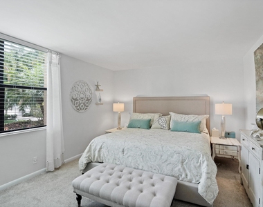 2255 Lindell Boulevard - Photo Thumbnail 8