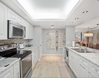 2255 Lindell Boulevard - Photo Thumbnail 1