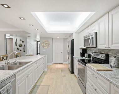 2255 Lindell Boulevard - Photo Thumbnail 2