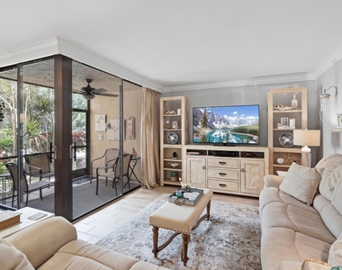 2255 Lindell Boulevard - Photo Thumbnail 6