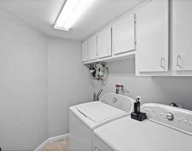 2255 Lindell Boulevard - Photo Thumbnail 13