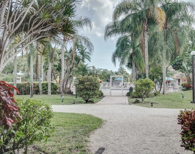 2255 Lindell Boulevard - Photo Thumbnail 17