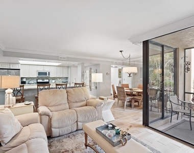 2255 Lindell Boulevard - Photo Thumbnail 7