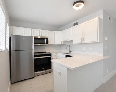 2660 Ne 8th Avenue - Photo Thumbnail 3