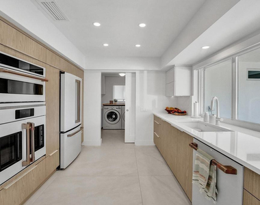 5581 Ne 31st Avenue - Photo Thumbnail 8