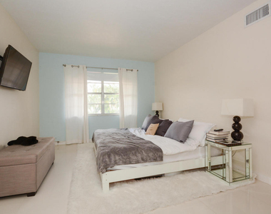 1231 Nw 13th Street - Photo Thumbnail 7