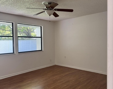 5201 Sw 31st Street - Photo Thumbnail 2