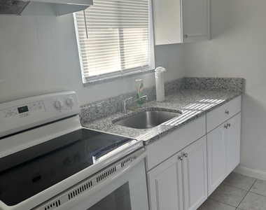 6054 Forest Hill Boulevard - Photo Thumbnail 7
