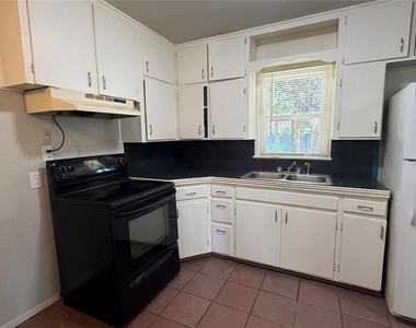 3929 Nw 32nd Street - Photo Thumbnail 18