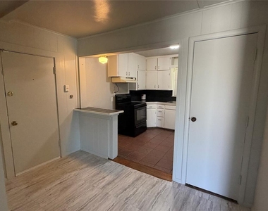 3929 Nw 32nd Street - Photo Thumbnail 14