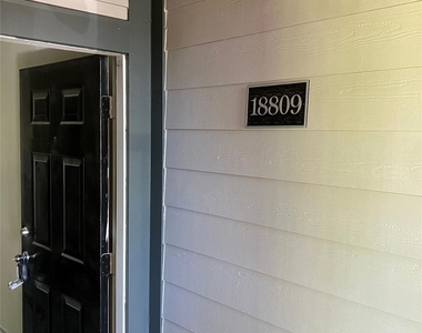 18809 Vineyard Point Lane - Photo Thumbnail 2