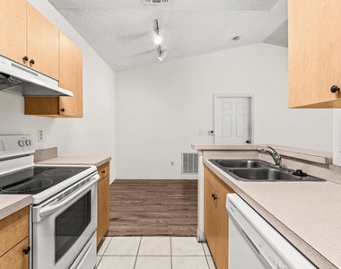 10336 Fox Trail Road S - Photo Thumbnail 12