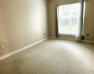 9811 Hyde Glen Court - Photo Thumbnail 10
