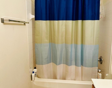 9811 Hyde Glen Court - Photo Thumbnail 8