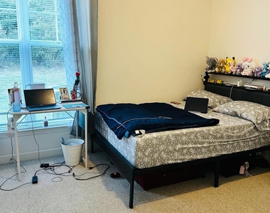 9811 Hyde Glen Court - Photo Thumbnail 7