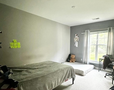9811 Hyde Glen Court - Photo Thumbnail 5