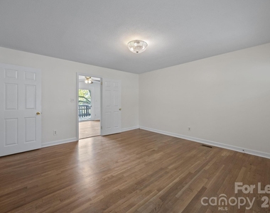 1502 Cloverdale Lane - Photo Thumbnail 18