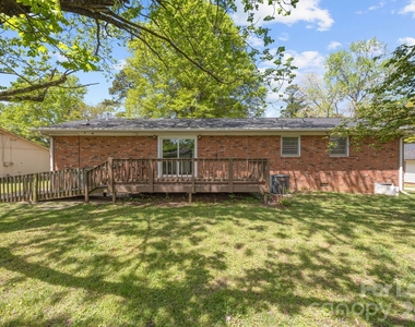 1502 Cloverdale Lane - Photo Thumbnail 24