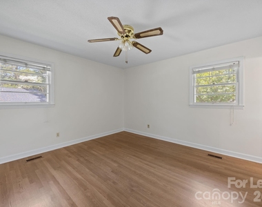 1502 Cloverdale Lane - Photo Thumbnail 13