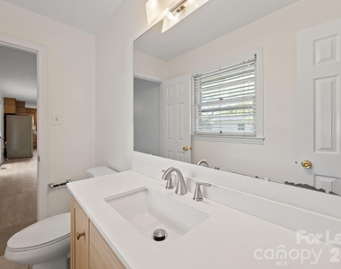 1502 Cloverdale Lane - Photo Thumbnail 15