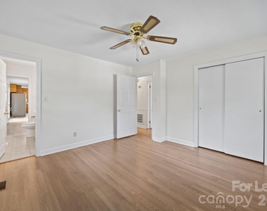 1502 Cloverdale Lane - Photo Thumbnail 14