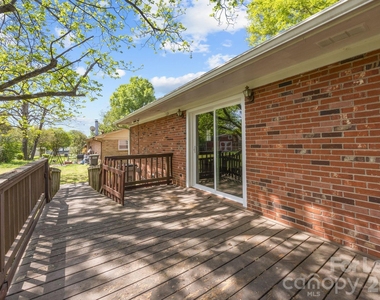 1502 Cloverdale Lane - Photo Thumbnail 21