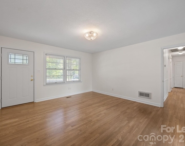 1502 Cloverdale Lane - Photo Thumbnail 17