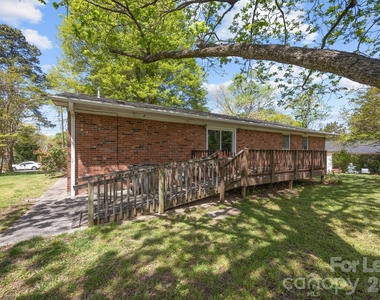1502 Cloverdale Lane - Photo Thumbnail 22