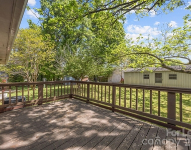 1502 Cloverdale Lane - Photo Thumbnail 20