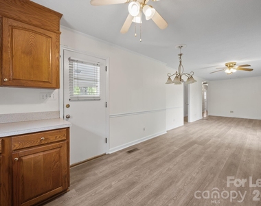 1502 Cloverdale Lane - Photo Thumbnail 3
