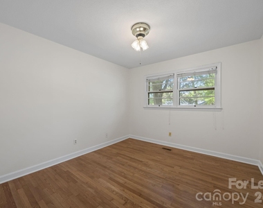 1502 Cloverdale Lane - Photo Thumbnail 8