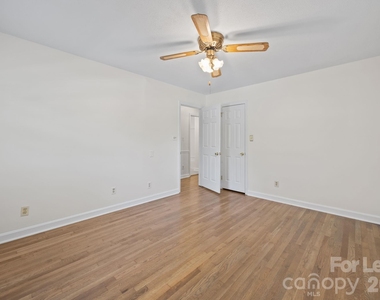 1502 Cloverdale Lane - Photo Thumbnail 12