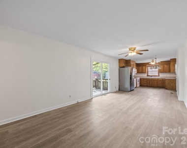 1502 Cloverdale Lane - Photo Thumbnail 6