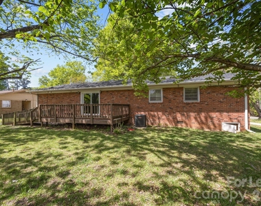 1502 Cloverdale Lane - Photo Thumbnail 25