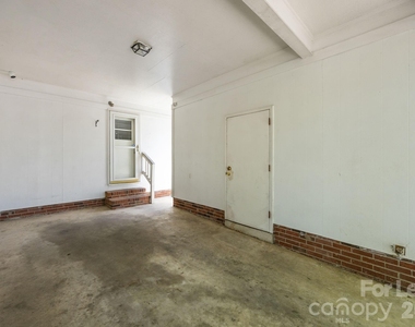 1502 Cloverdale Lane - Photo Thumbnail 2