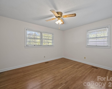 1502 Cloverdale Lane - Photo Thumbnail 11