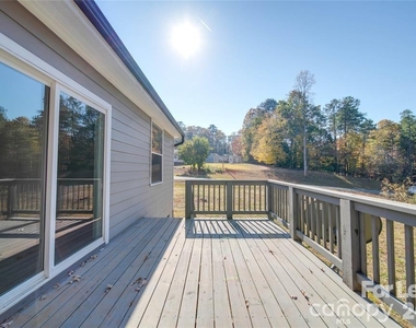 112 Rockwell Court - Photo Thumbnail 8