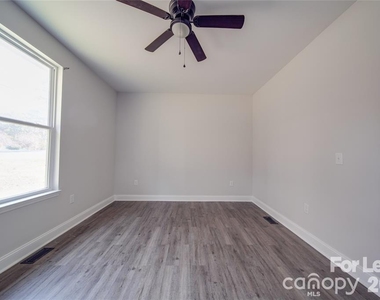112 Rockwell Court - Photo Thumbnail 30