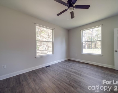 112 Rockwell Court - Photo Thumbnail 15