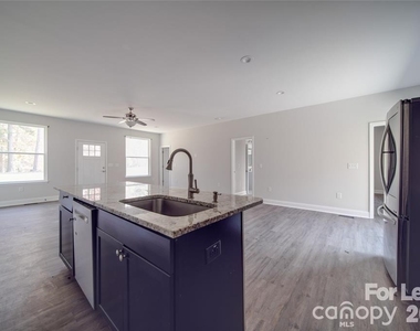 112 Rockwell Court - Photo Thumbnail 6