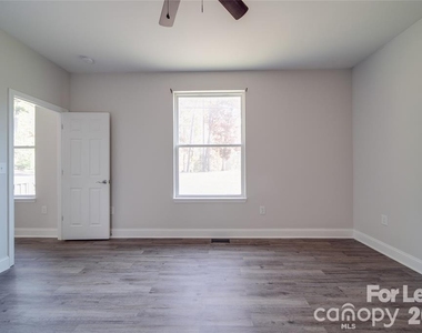 112 Rockwell Court - Photo Thumbnail 32