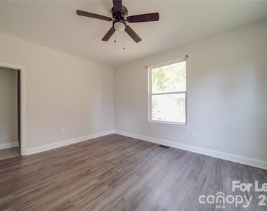112 Rockwell Court - Photo Thumbnail 24