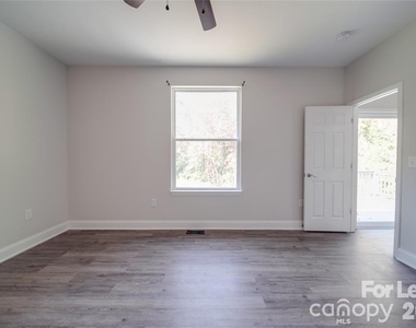 112 Rockwell Court - Photo Thumbnail 34